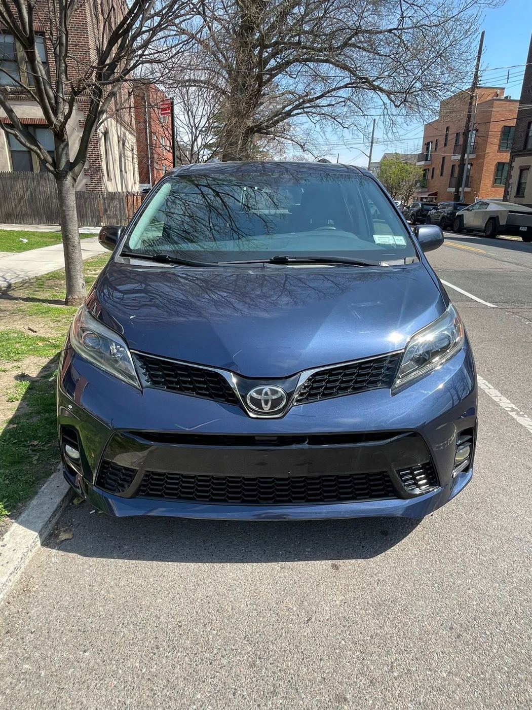 2019年款丰田塞纳(Toyota Sienna) SE 四驱版 - 二手闲置 图片1