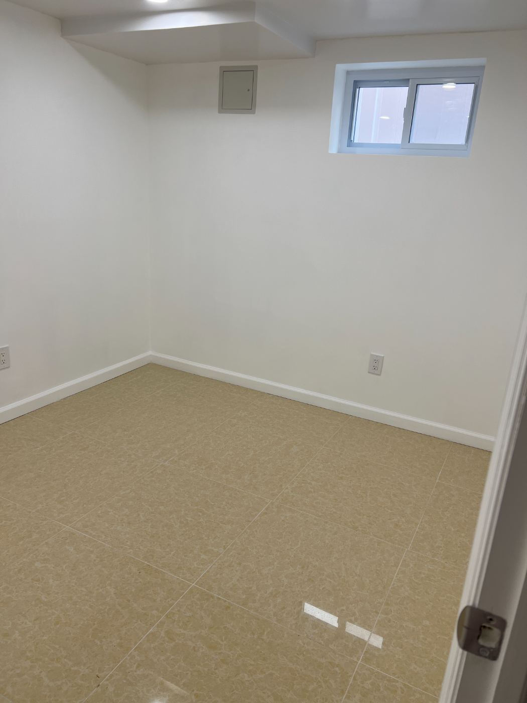 法拉盛高位土库，一房一卫一厅，独立出入 - 房屋租赁 图片1