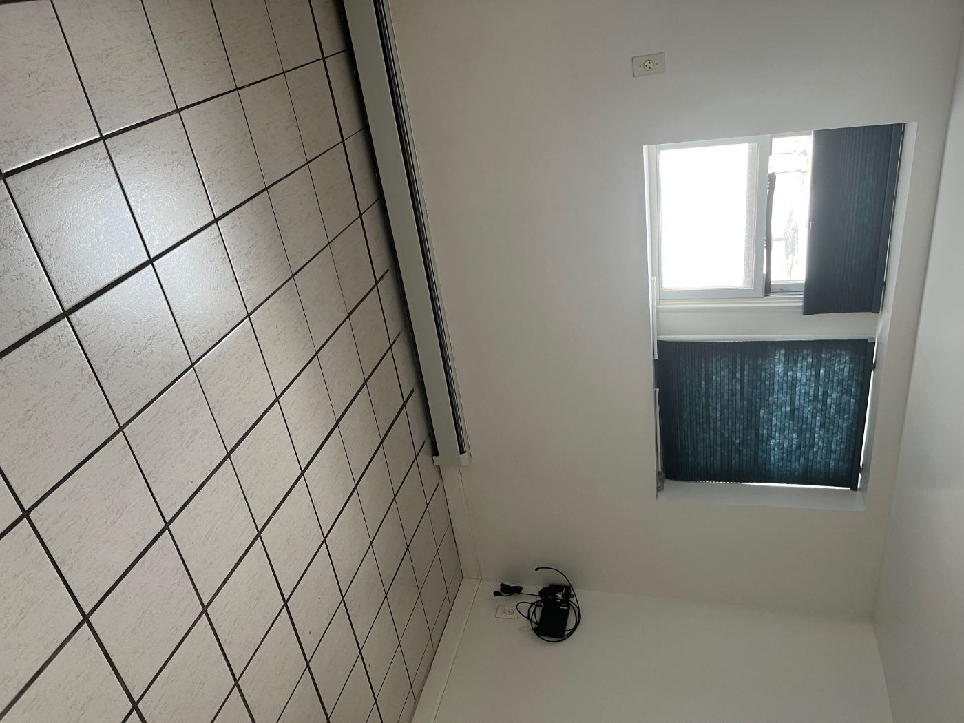 贝赛高地库大窗，独立出入，包含一房一卫一小厅 - 房屋租赁 图片2