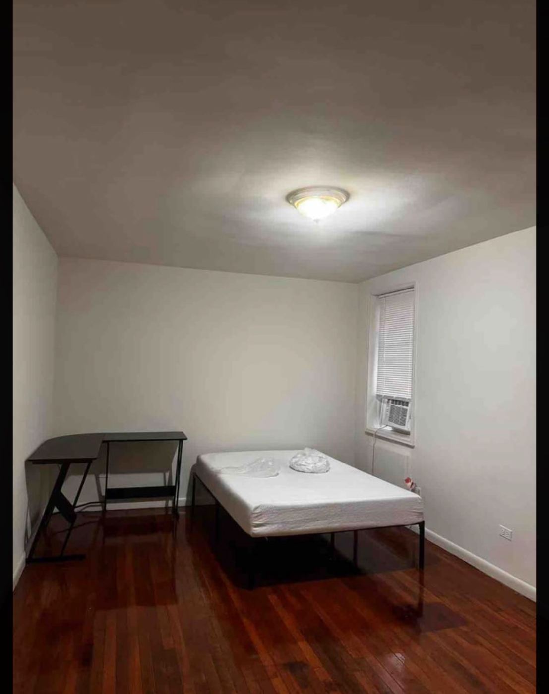 法拉盛正规大单间，配有窗户和壁橱 - 房屋租赁 图片1