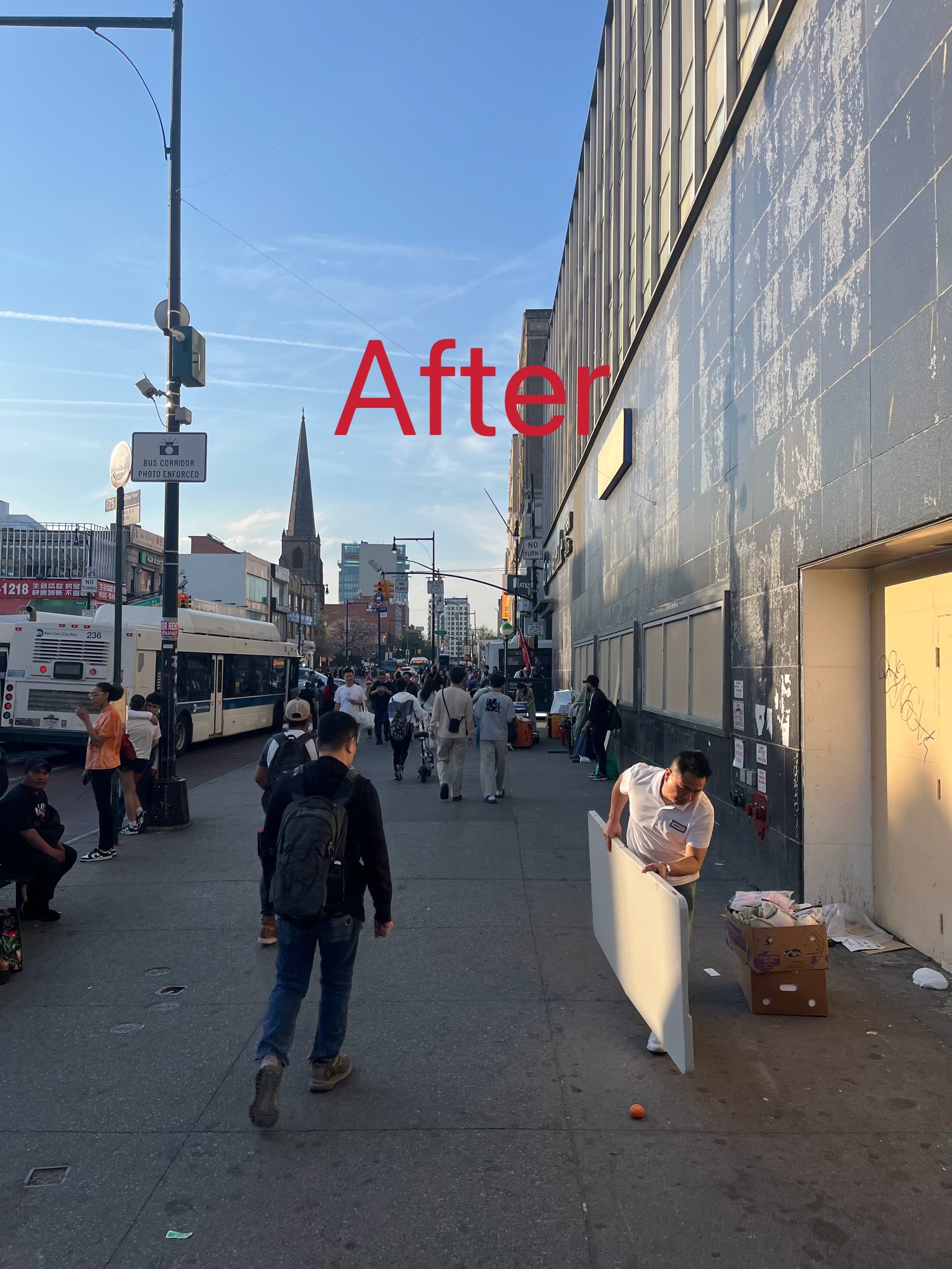 纽约市警察局第109分局在法拉盛市中心进行了清理行动，旨在保障行人安全和环境整洁。 — 第2张图片