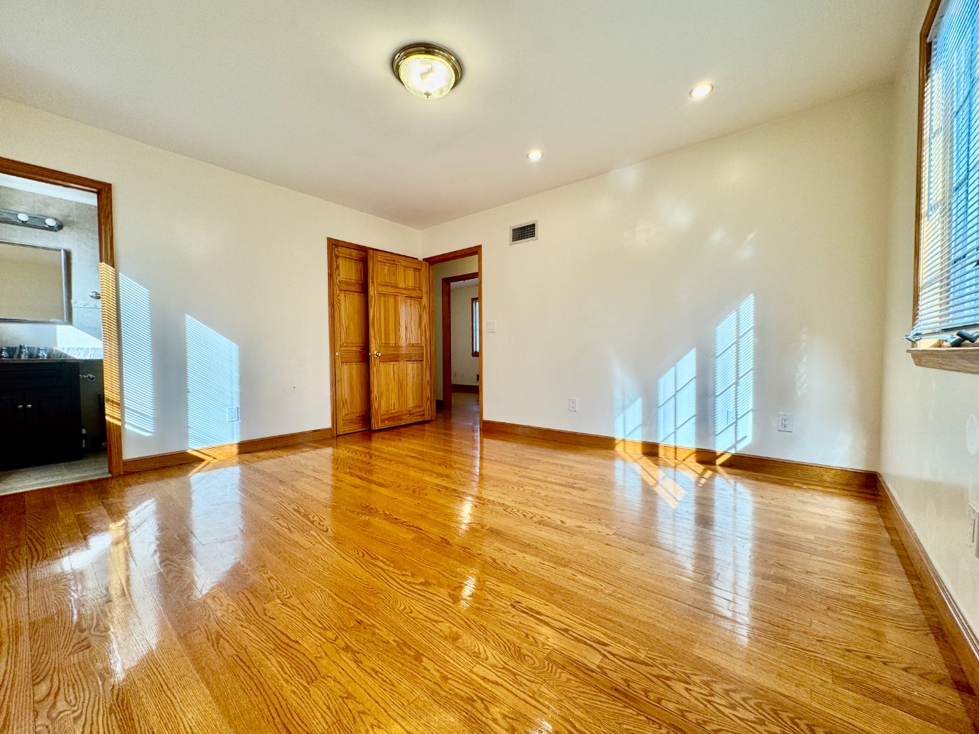 纽约市贝赛区（Bayside）一楼整层出租3房2厅2卫 - 房屋租赁 图片1