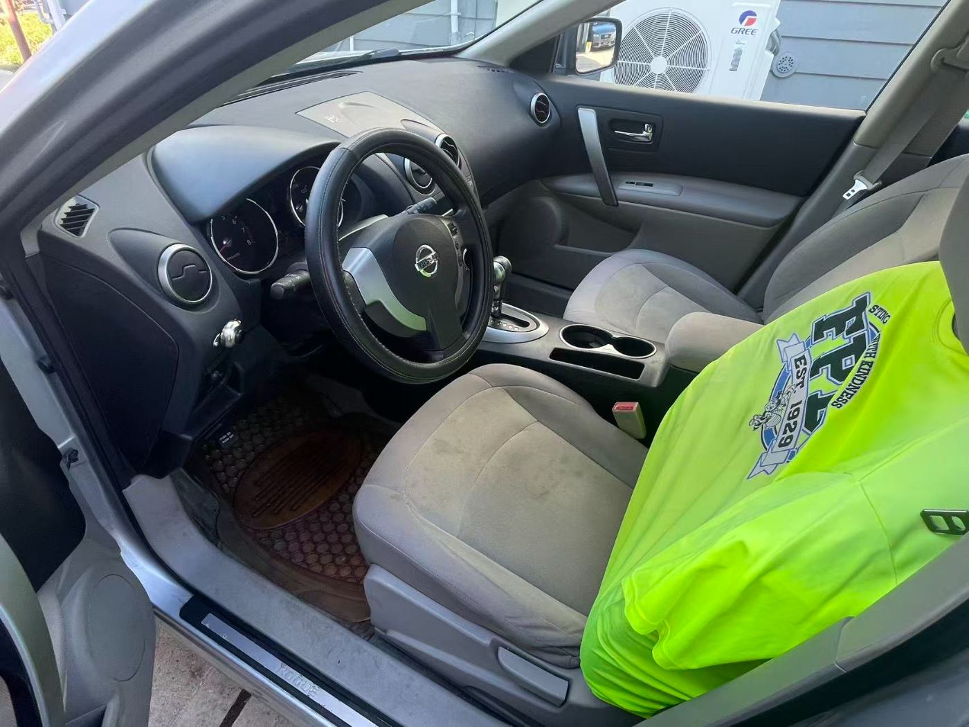 2010年日产Rogue S AWD (四驱版)，银色 - 二手闲置 图片2