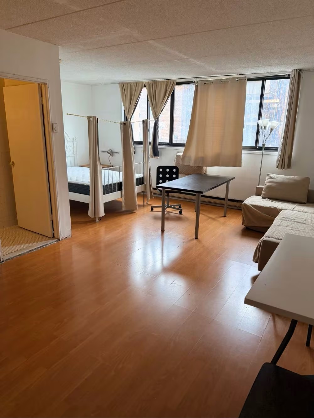 纽约法拉盛位于Kissena大道与45 Ave交界处的统仓（Studio）