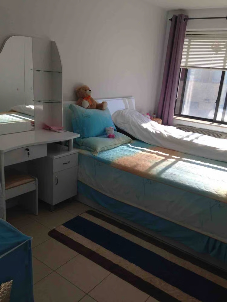 法拉盛41 Ave（幸福堂后面）特大单房，房间宽敞明亮