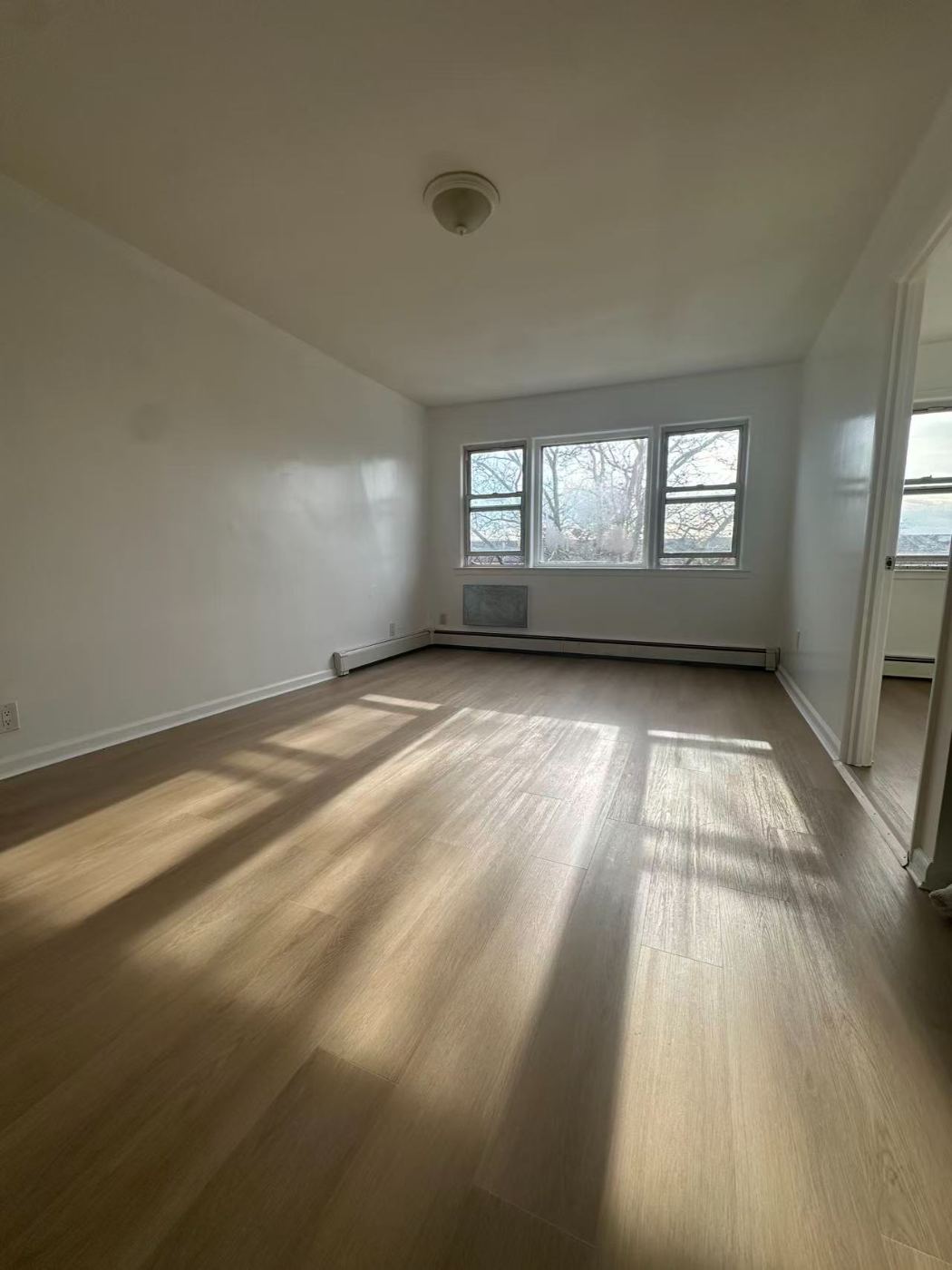 新鲜草原185 街，三房一厅一卫