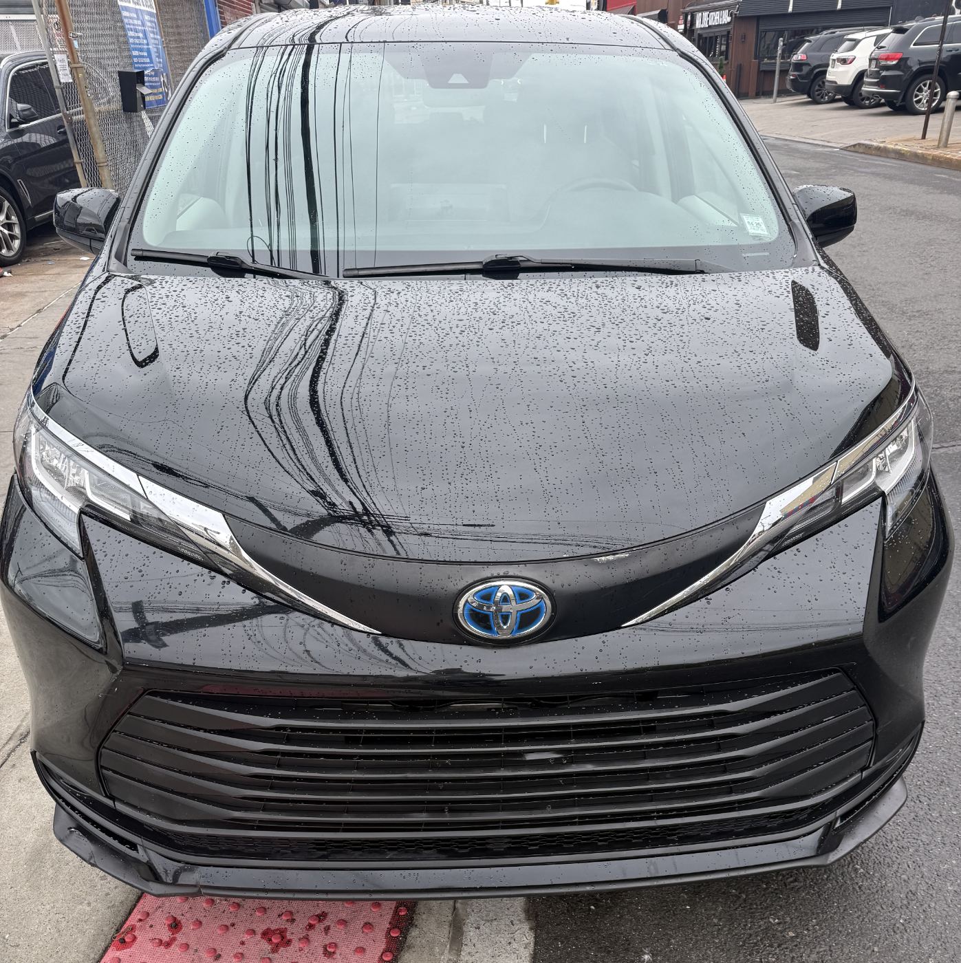 出售2021年黑色丰田塞纳（Toyota Sienna）的汽车