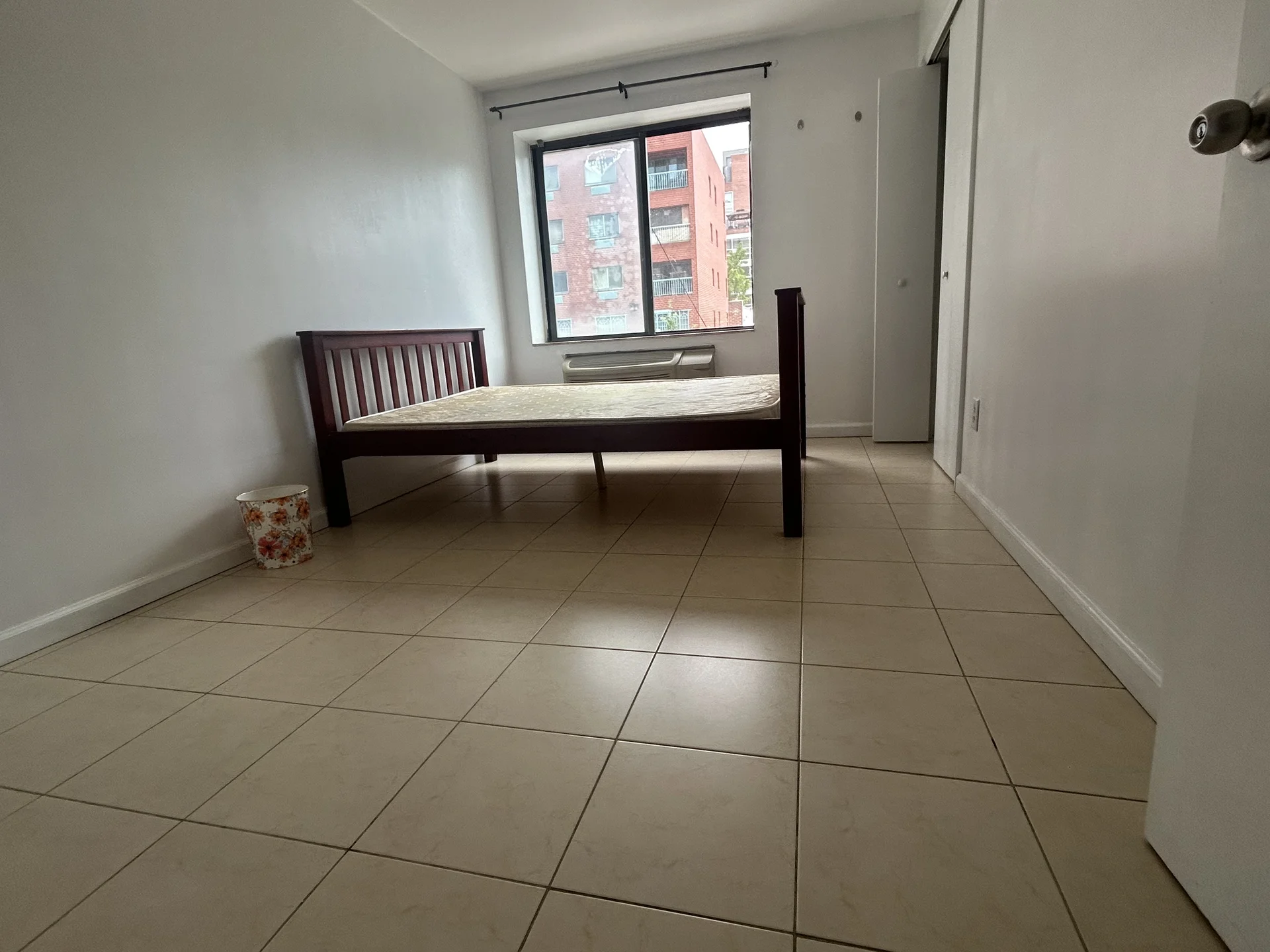 法拉盛特大单房出租靠近缅街41Ave - 房屋租赁 图片2