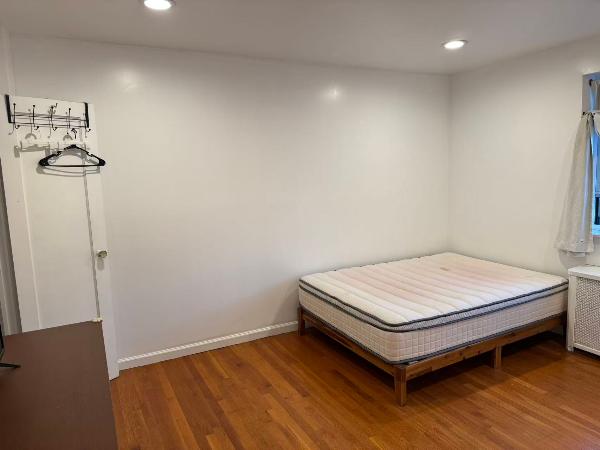 92ST 55TH AVE ELMHUSRT 2楼阳光单房出租 - 房屋租赁 图片1