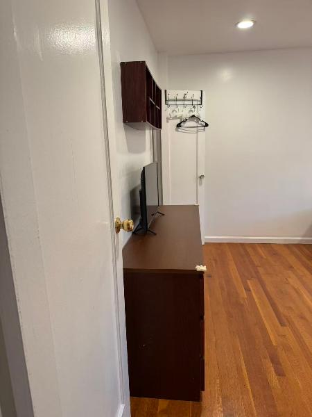 92ST 55TH AVE ELMHURST 二楼阳光单房出租 - 房屋租赁 图片3
