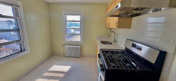 Open House 周六2-3:30pm周日1:30-3pm 合法2️⃣家庭Bayside售102.8万 33Ave... - 房屋租赁 图片2
