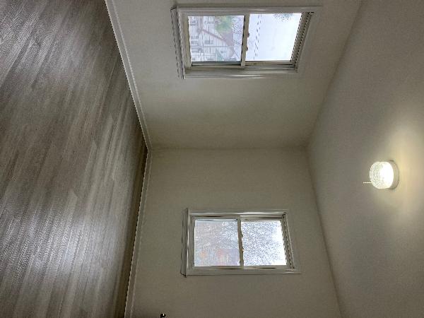 🏠 法拉盛单房出租｜45 Ave & 171 St 附近 二楼明亮单房，另有：有窗地下室单房出租 - 房屋租赁 图片1