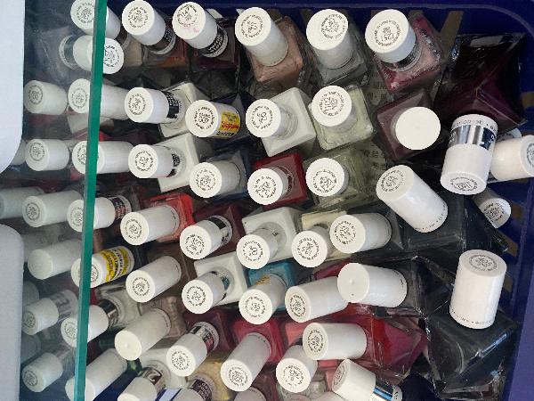 指甲店用。低价出售 指甲油各种指甲油 Uv胶 powder 胶油 opi 各种普通油 - 二手闲置 图片2